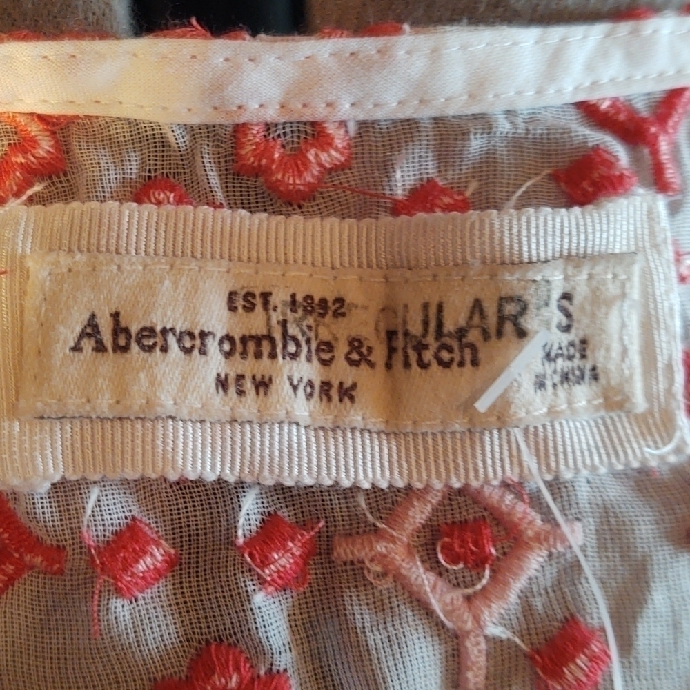 Abercrombie & Fitch Embroidered Sheer Cotton Top Sz S NWT - Picture 11 of 12